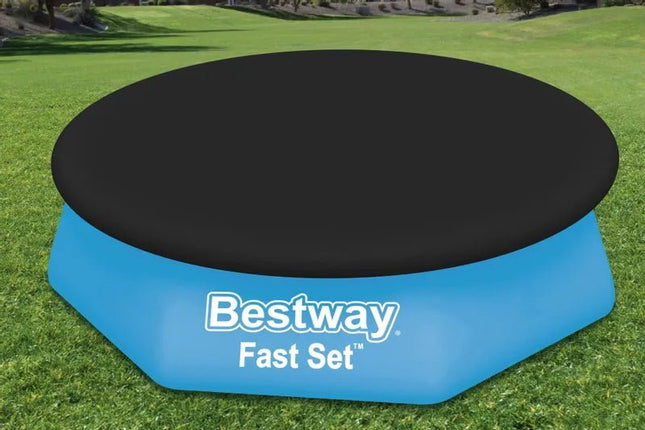 Bestway afdekzeil op een Fast Set zwembad in de tuin