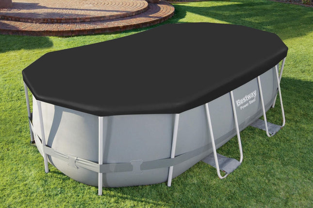 Bestway afdekzeil op een ovaal Power Steel zwembad in de tuin