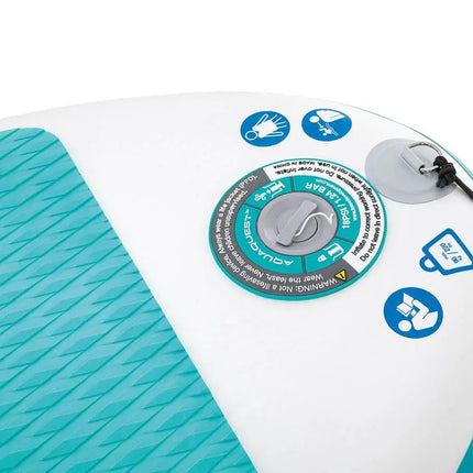 Close-up van een Intex AquaQuest 320 SUP-setventiel, met Drop Stitch-technologie, veiligheidspictogrammen en een spiraalvormige leashbevestiging. Merk: Intex.