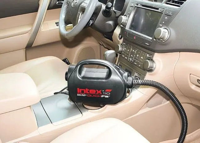 Intex Quickfill hogedruk luchtpomp in de auto