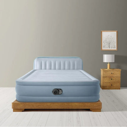 Intex Ultra Plush luchtbed met hoofdbord in de slaapkamer